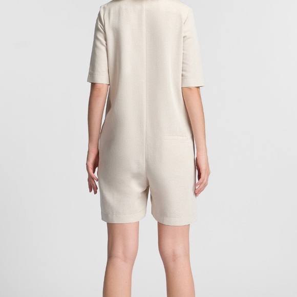 Aakasha Cream Front Zipper Playsuit Size Large (NWT) - Picture 5 of 11